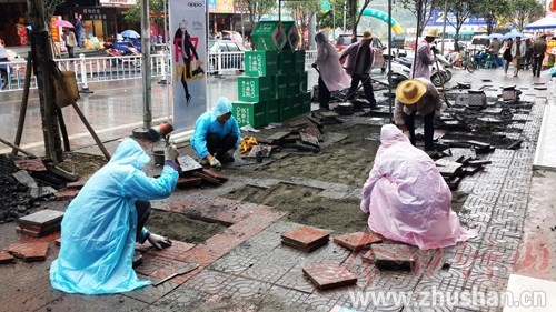 县城人民路维修改造热火朝天