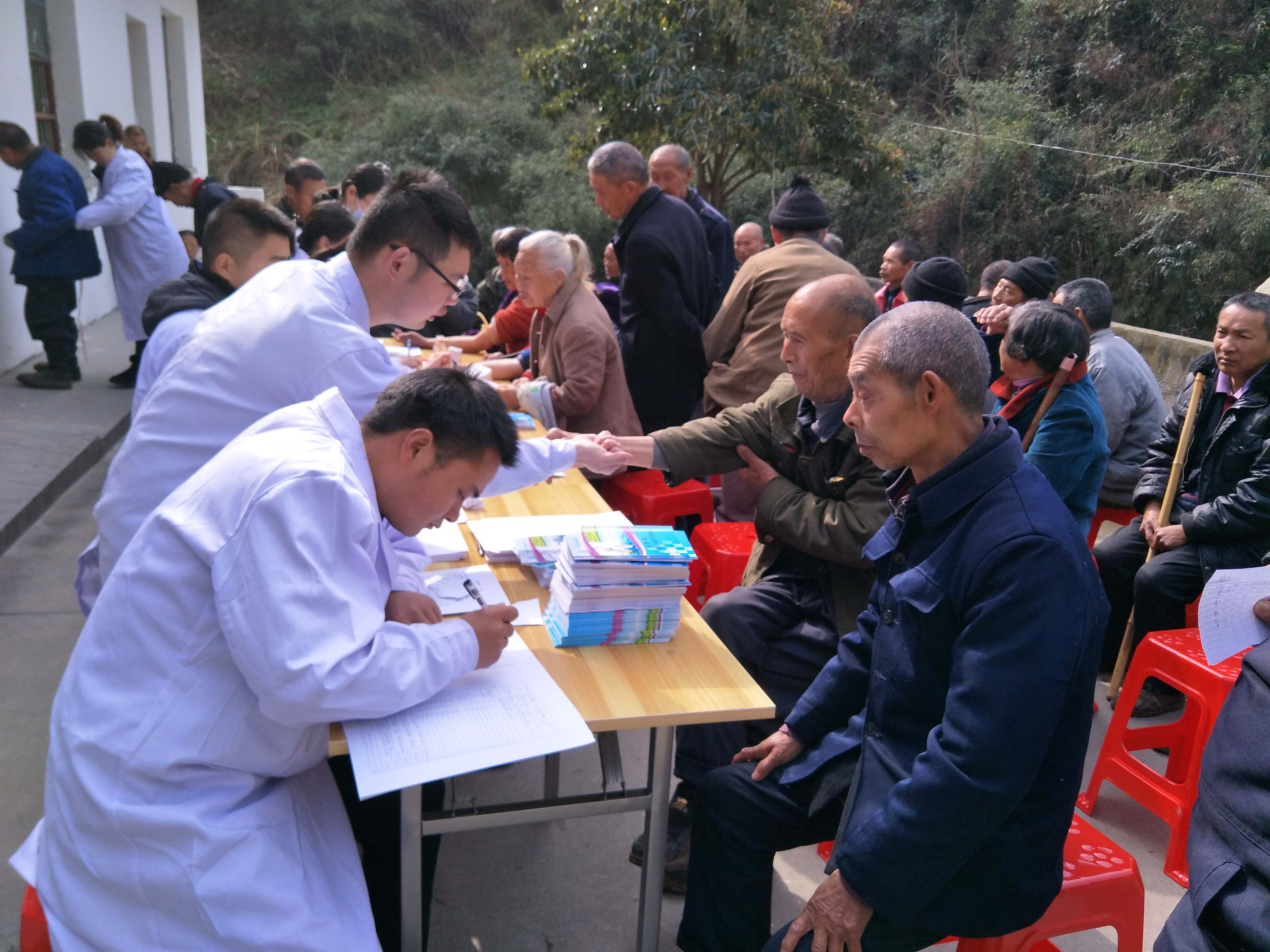 深河乡关爱老人在行动