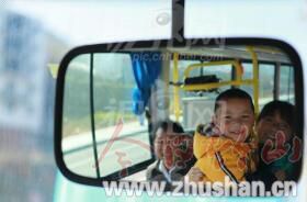 深河乡田大娘：公交车上的“苦与乐”