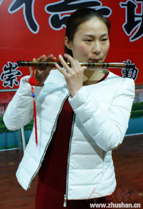 县宣传文化中心开展器乐技能展示 培养演员一专多能