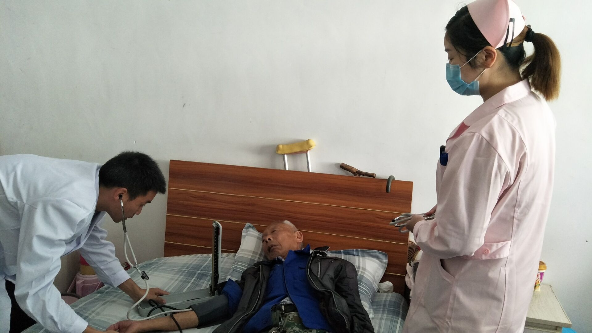 官渡镇:陪伴福利院老人共度重阳