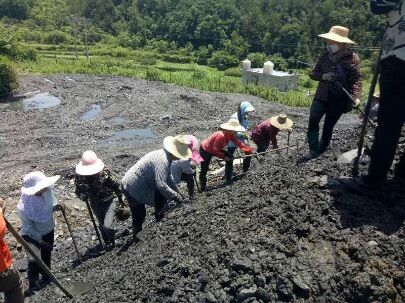 秦古镇：干群联动规范矿渣捡拾秩序