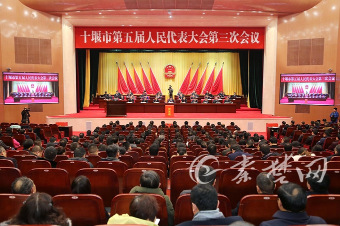市五屆人大三次會議閉幕 師永學當選市人大常委會主任