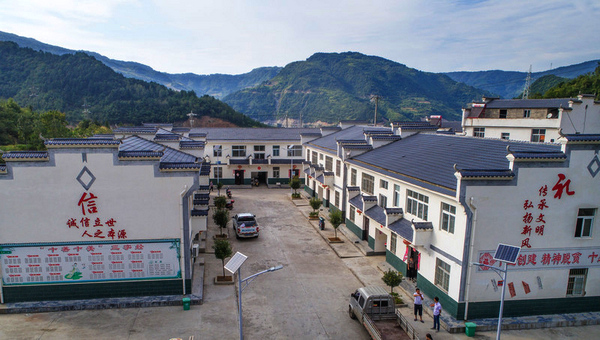 竹山县易迁扶贫安置点风采之十五上庸镇