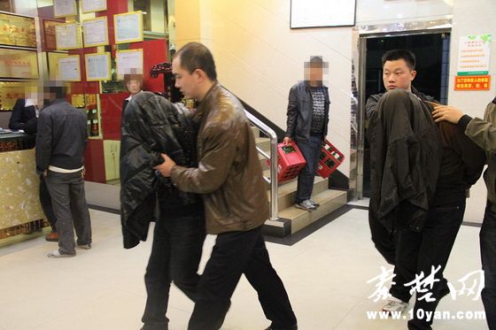 4名刑释男子郧县结伙抢劫情节如电影大片 酒桌上聚餐被逮