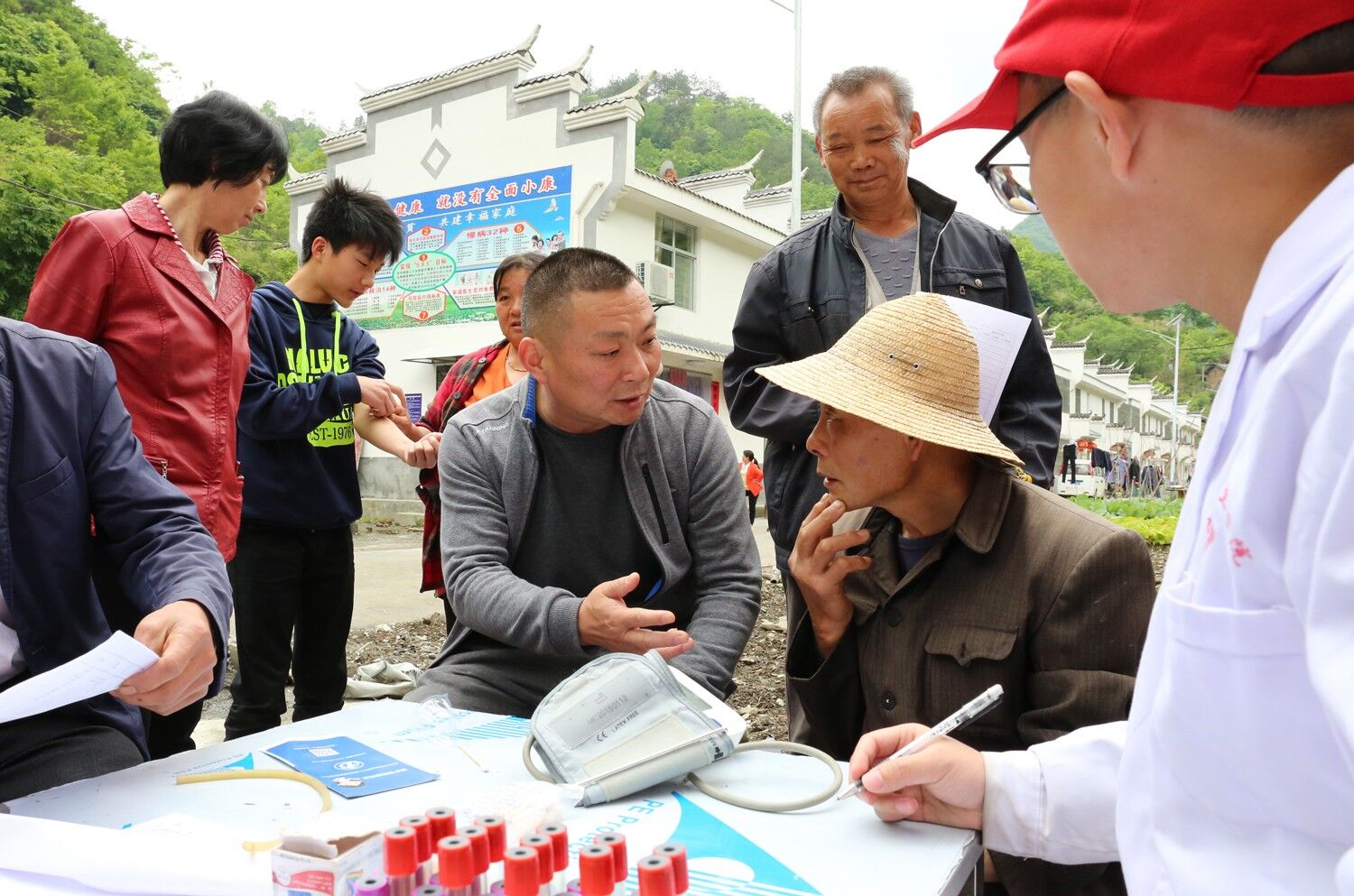 老少咸集乐融融——竹山县深河乡安幼养老中心侧记