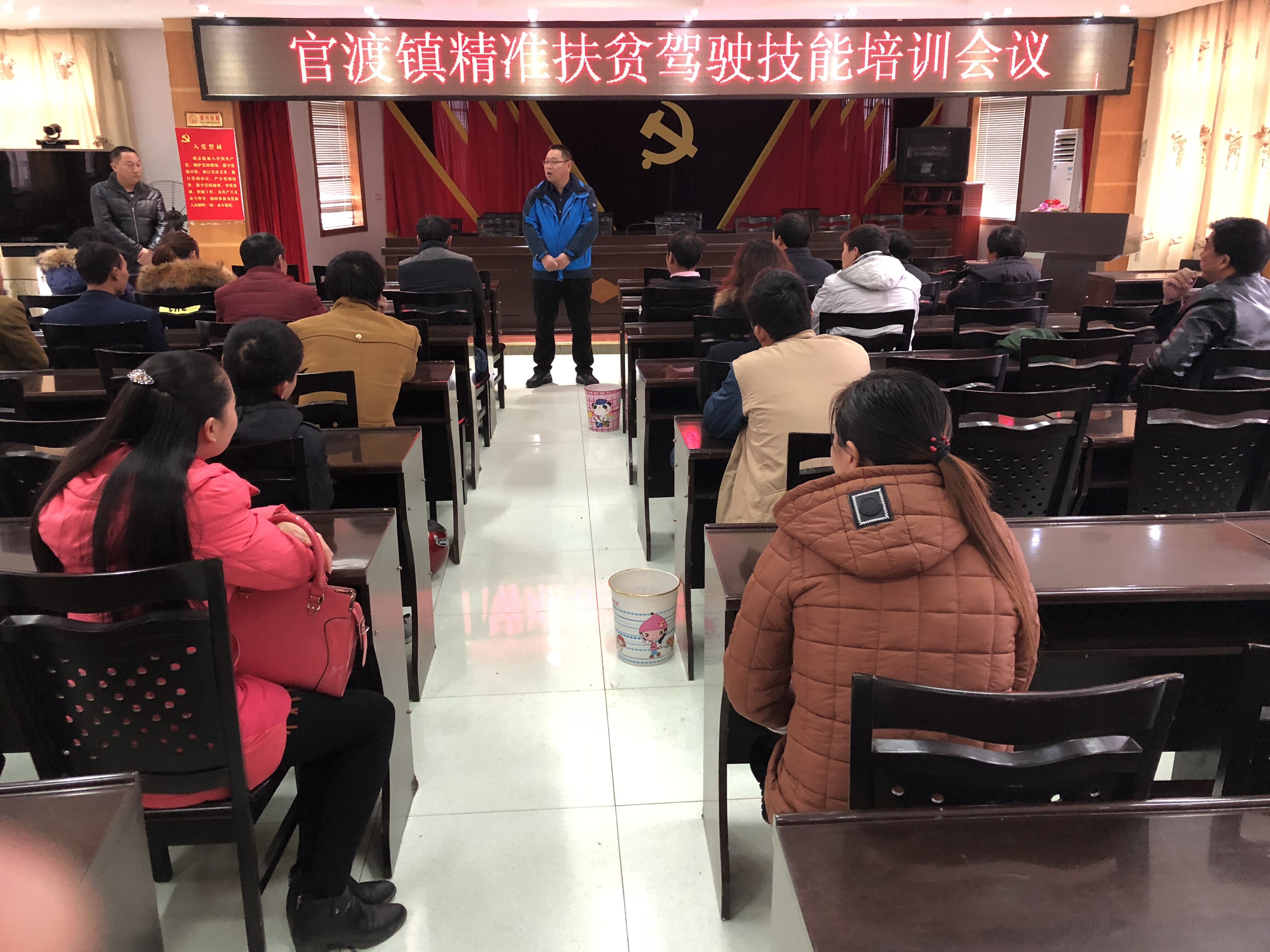 官渡镇：技能培训到身边 镇企合作促脱贫