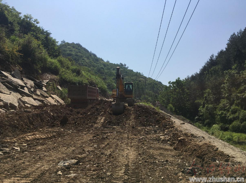 宝丰镇女娲山小康路进入攻坚期