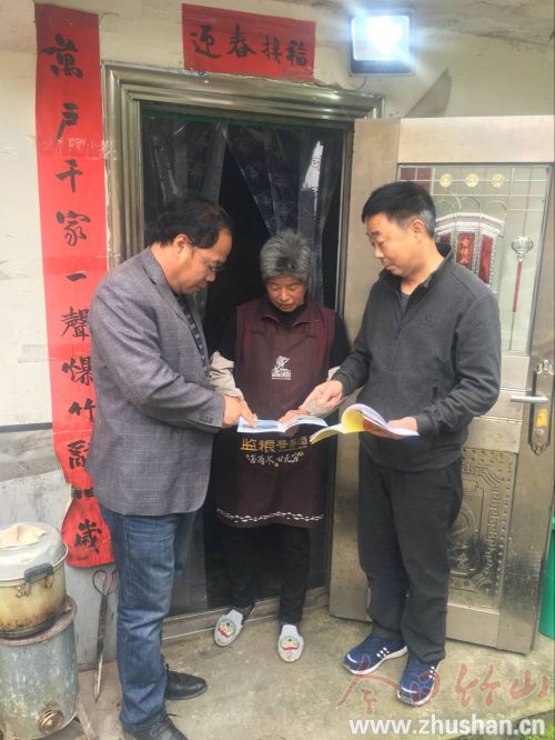 县水务局积极开展“法律进乡村”活动