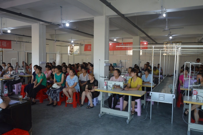 秦古镇：扶贫车间培训忙