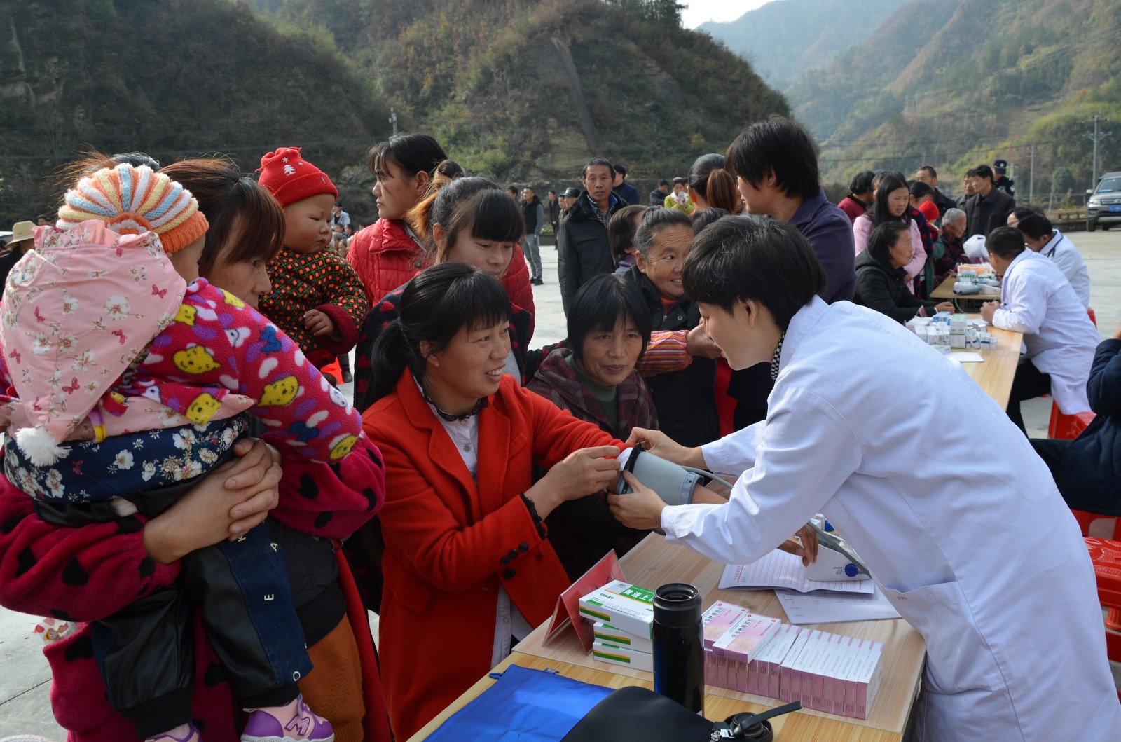 ​竹山“红色文艺轻骑兵”走基层送戏下乡