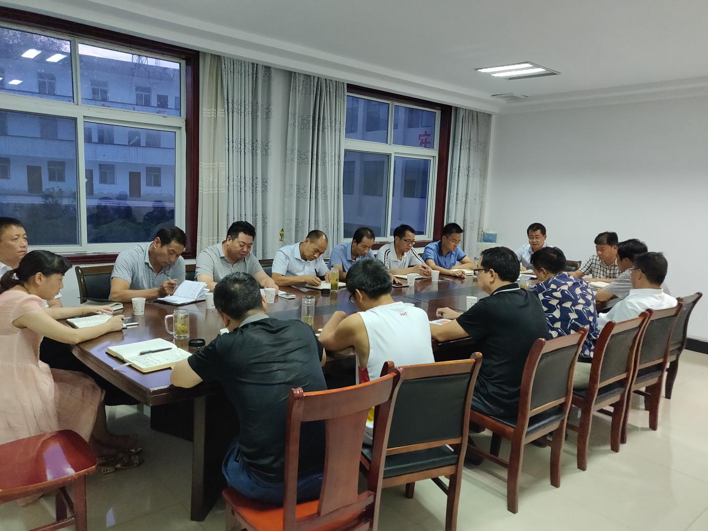 文峰乡认真学习贯彻县委十四届六次全会等重要会议精神