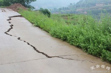 交通部门42个专班抢修水毁道路