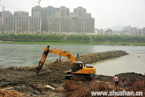竹山东门湾段河堤工程开工建设 总投资757万元