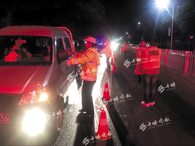 十堰市查酒驾 逮到15名“酒司机”