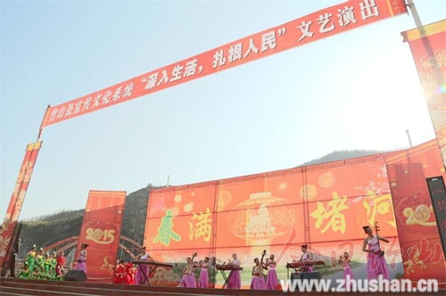 竹山“深入生活扎根基层”文艺演出精彩上演