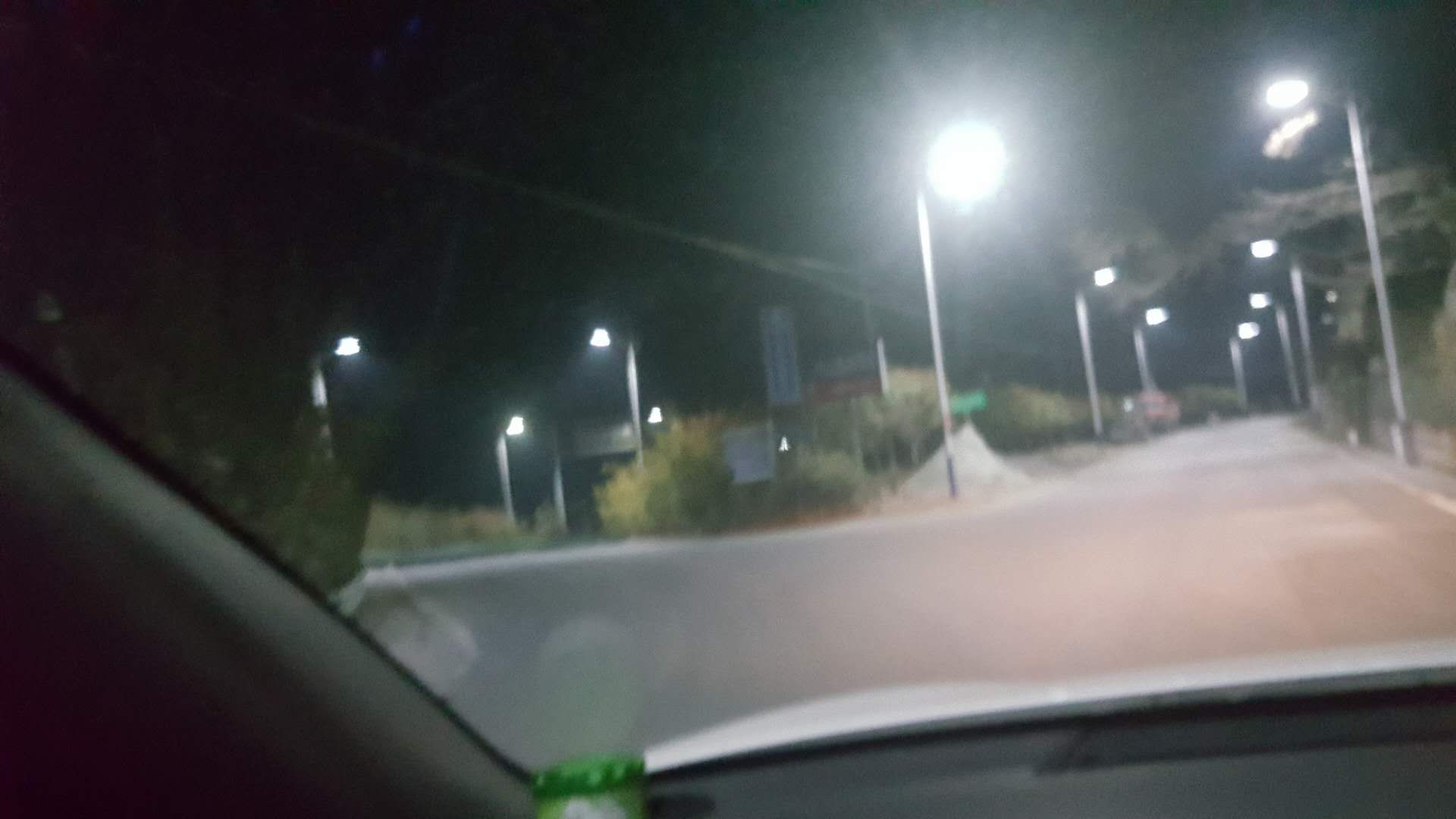 城关镇扶贫路灯照亮村民幸福路