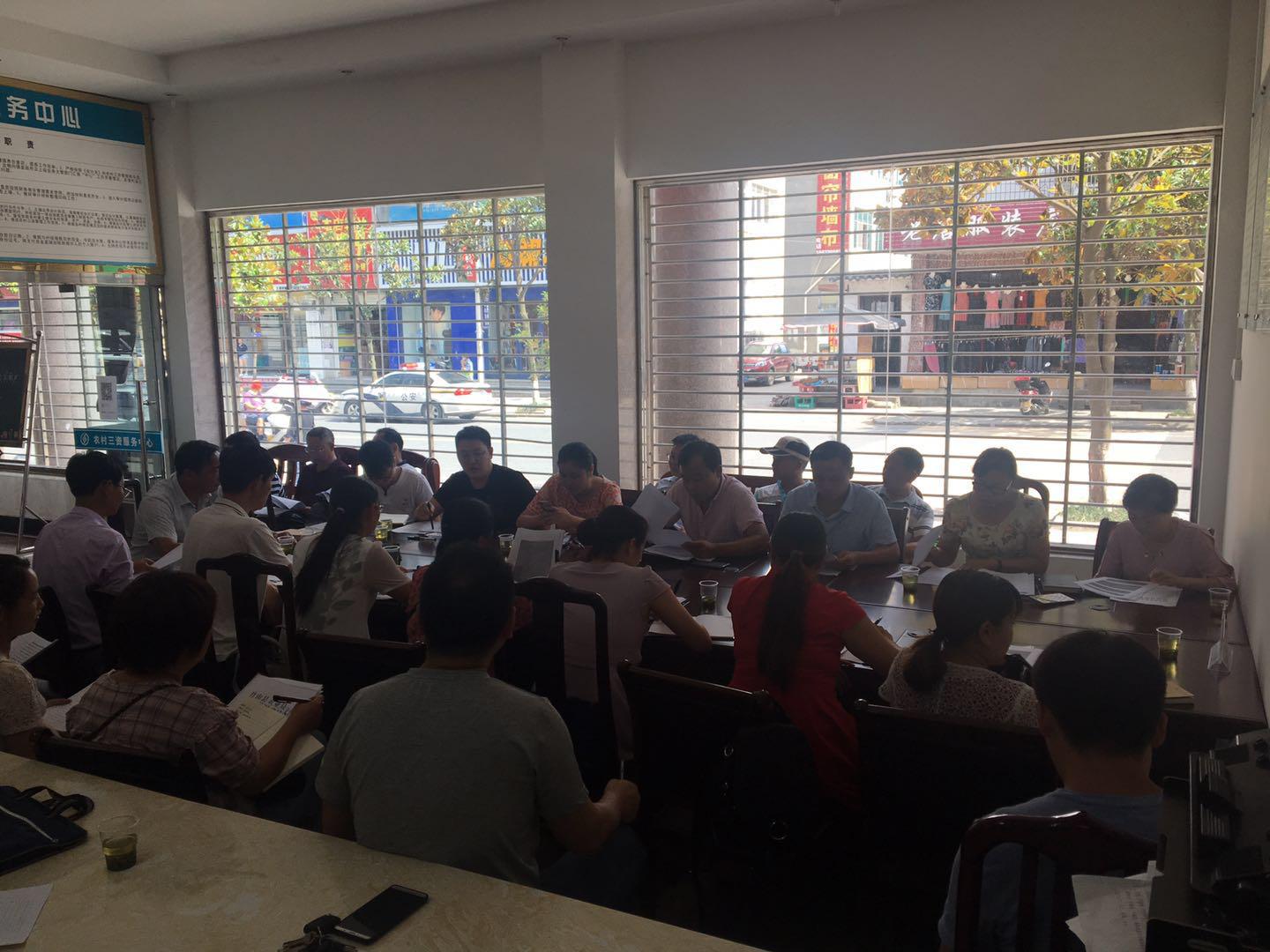 宝丰镇财政所组织全镇村文书学习2019年“耕补”政策