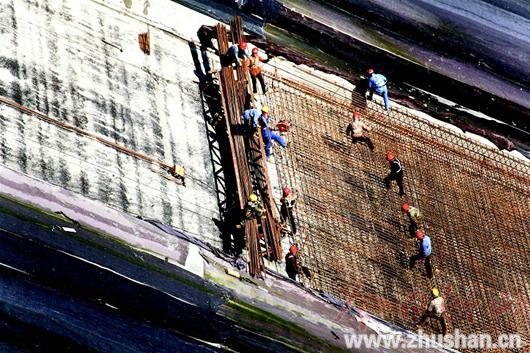 龙背湾电站大坝达495米高程  向月底下闸蓄水目标冲刺