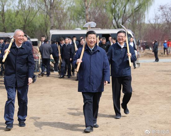 习近平总书记这个动作　数十年未曾改变