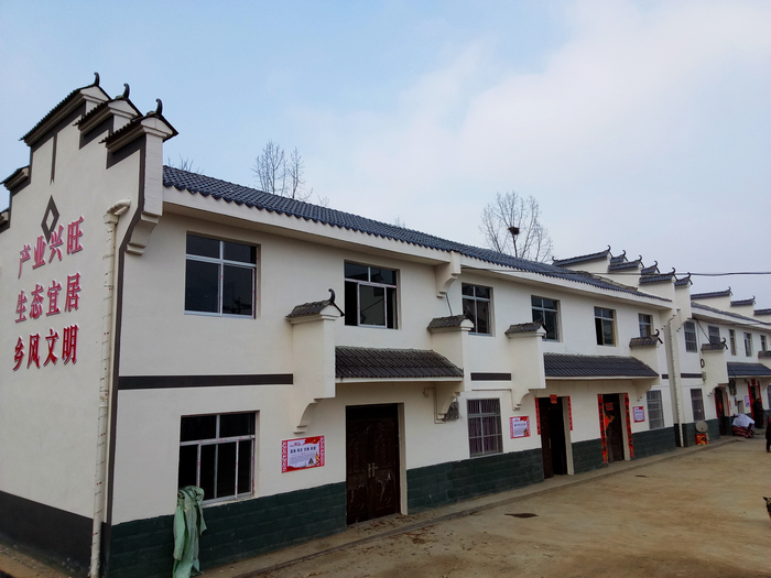 鸡公梁村易迁扶贫户住进新房开启新生活