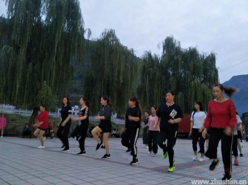 得胜镇：广场舞·舞动新生活