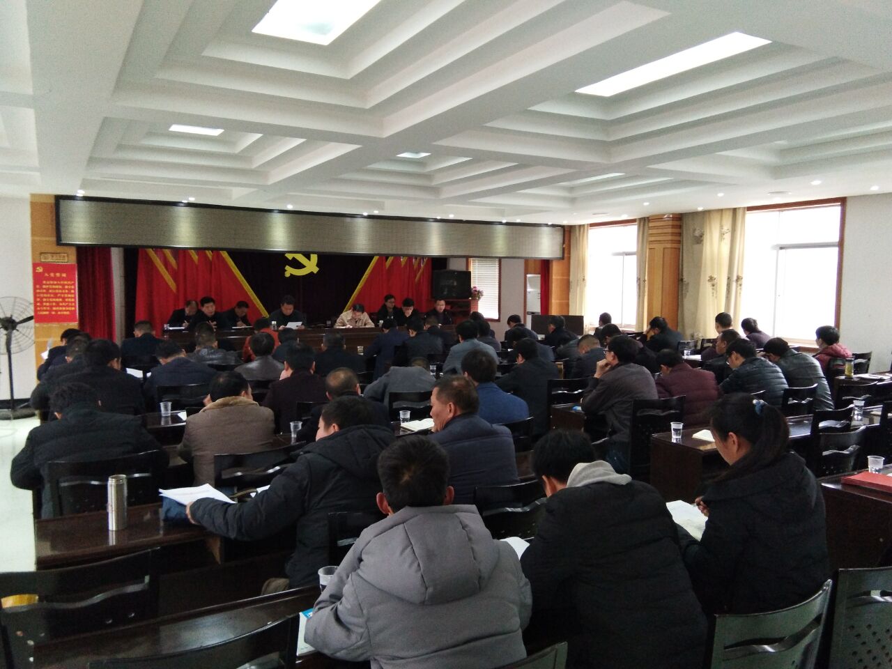 官渡镇召开重点工作推进会