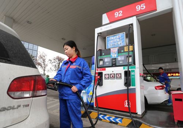 成品油价或迎下调 私家车加满一箱油少花4.5元