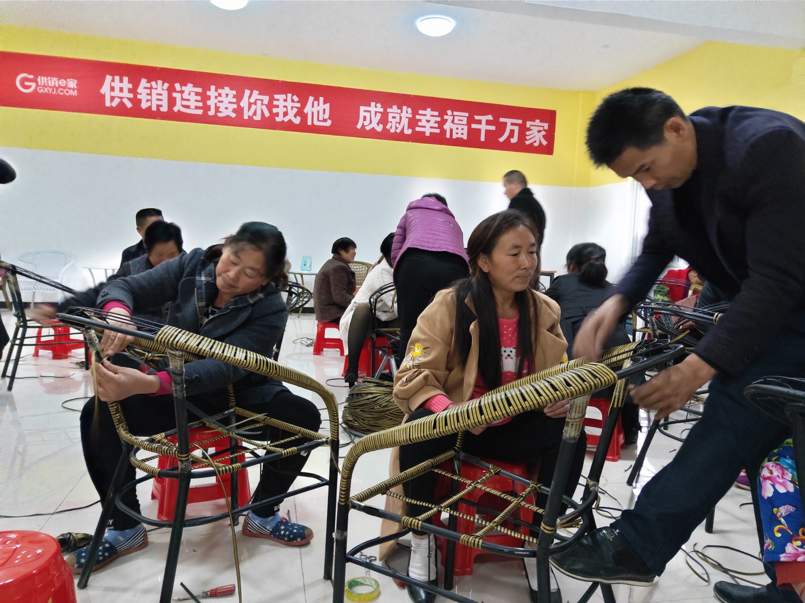 供销e家竹藤编扶贫工厂项目落户竹山