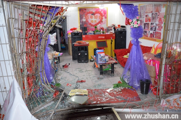 车主如厕  无人车在城关北大街上演惊险一幕