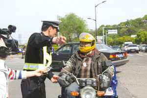 竹山交警开展道路安全隐患排查 1350人“落网”