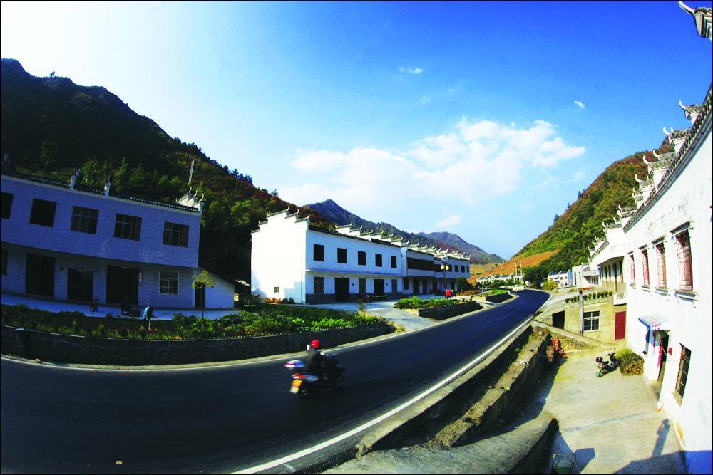 双台乡扎实开展地质灾害应急抢险排查与防治工作