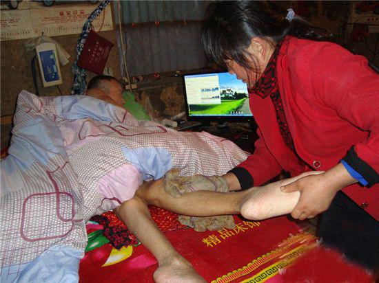 贤良妻子十年真情温暖瘫痪丈夫