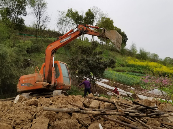 城关镇桥儿沟村:扎实开展拆旧复垦“户户清零”工作