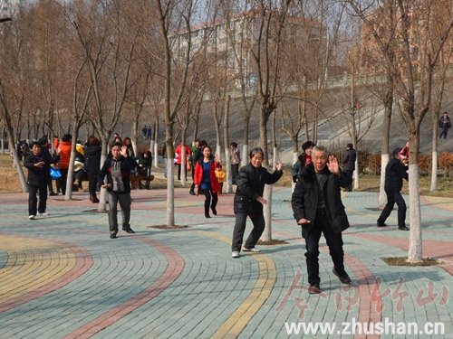 河堤沿岸水清景美 群众休闲养生好去处