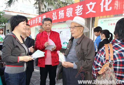 90岁老人现场传授长寿经