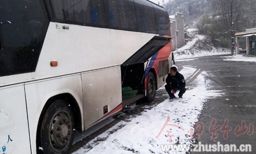 亨运集团竹山公司设立安全服务点确保旅客安全