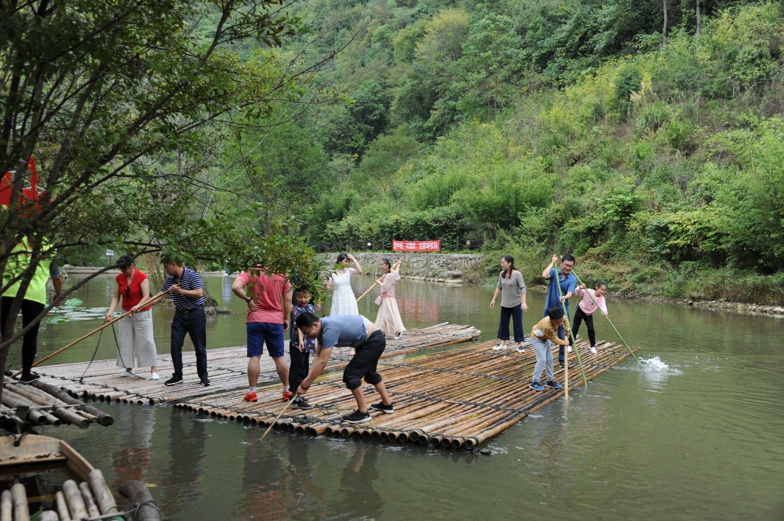 竹山縣國慶長假實現(xiàn)旅游收入7036萬元