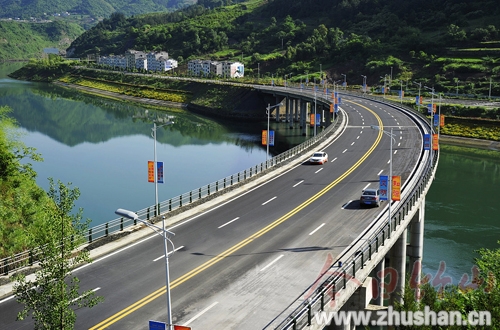 潘口一号、二号大桥竣工通车一级公路全面畅通