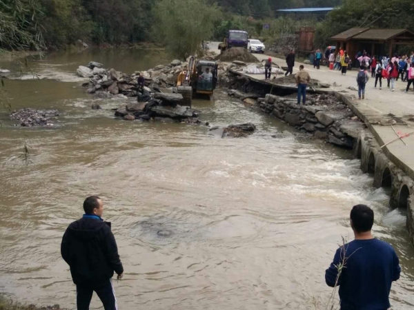 县水务局组建4个抗灾救灾工作专班深入一线