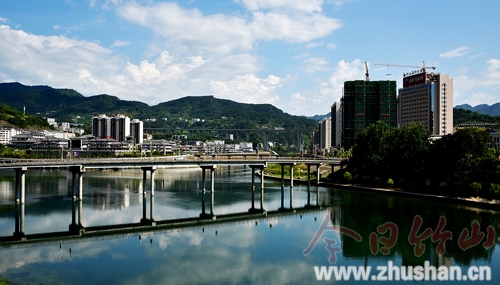 山城美景入画来