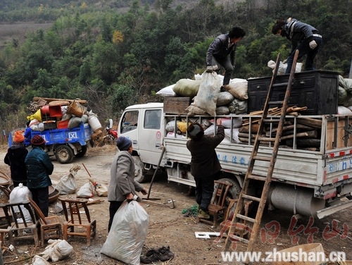 平渡河堰塞湖影响区共搬迁189户608人