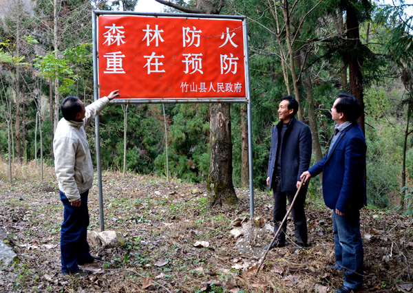 白玉垭林场冬季森林防火严把“防”字关