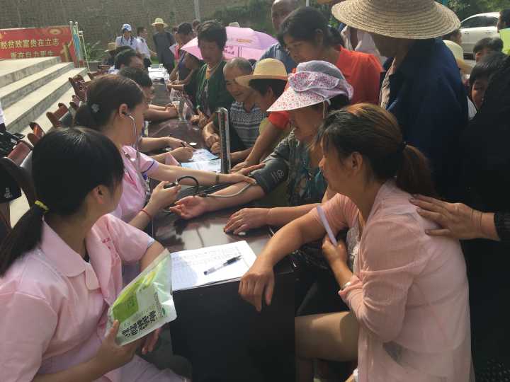 官渡镇：健康扶贫进乡村 义诊活动暖人心