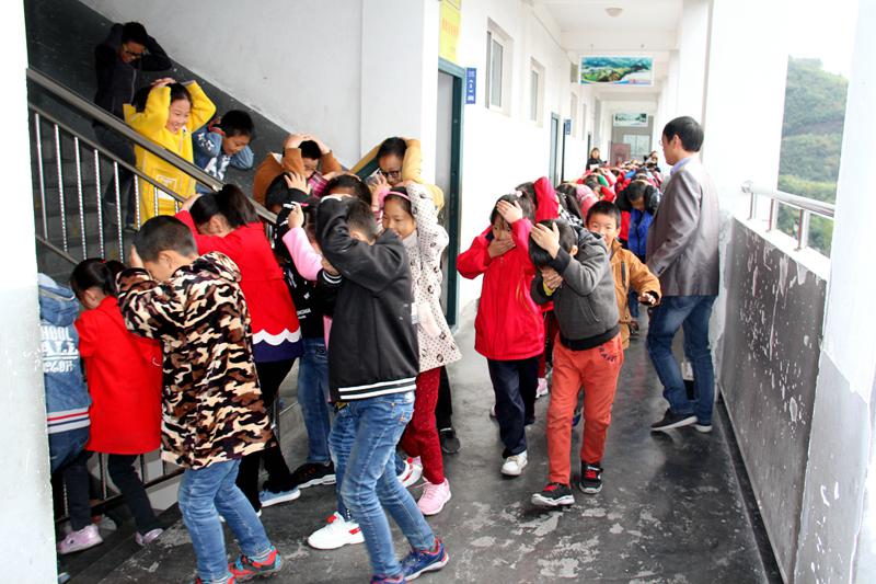 上庸镇九年一贯制学校：应急演练常态化