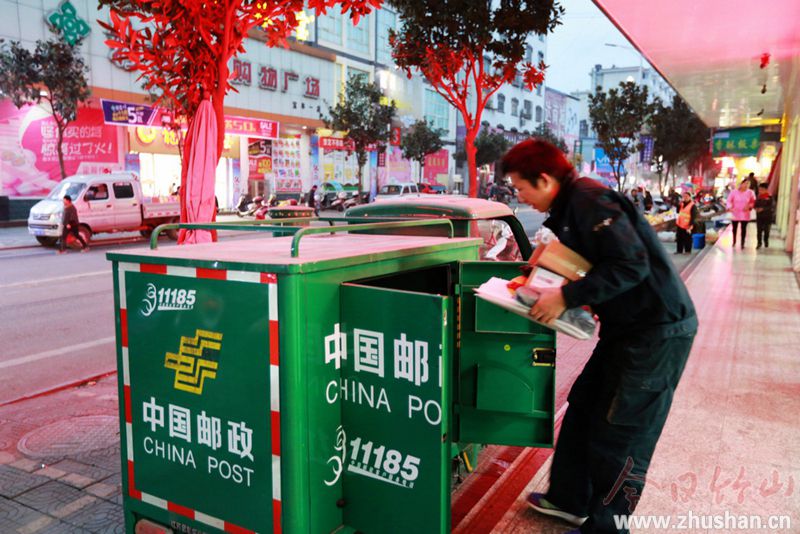 备战“双十一” 夜色忙投递