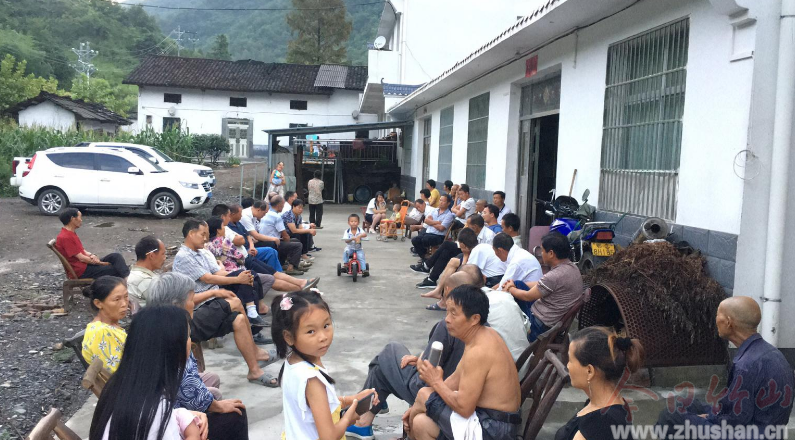 得胜镇：精准扶贫到户 政策宣讲到人