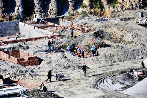 桥头停车场项目基础施工进行时