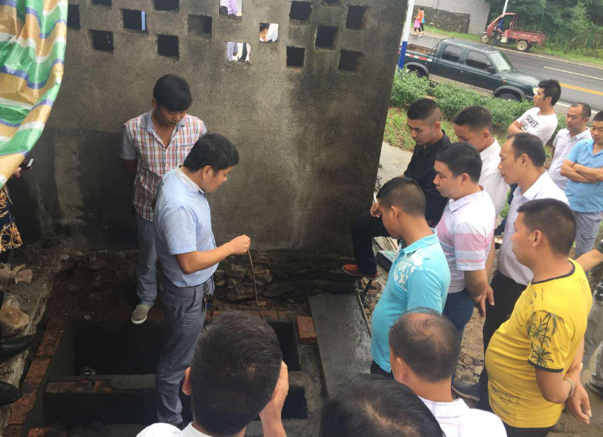 宝丰镇：三措施推进“厕所革命”