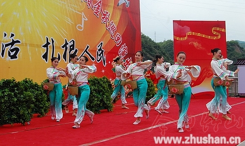 “深入生活·扎根基层”惠民演出如期上演